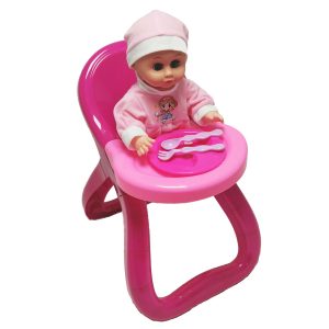 Bebelus cu masuta si accesorii mancare
